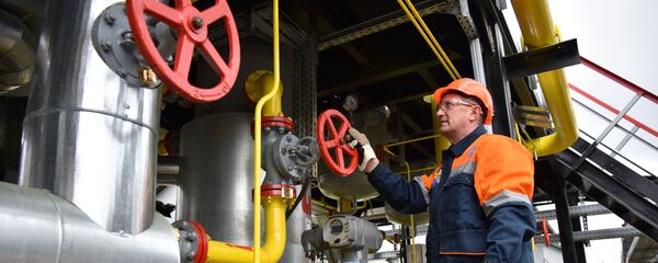 Сотрудник газодобывающего предприятия, архивное фото - Sputnik Молдова