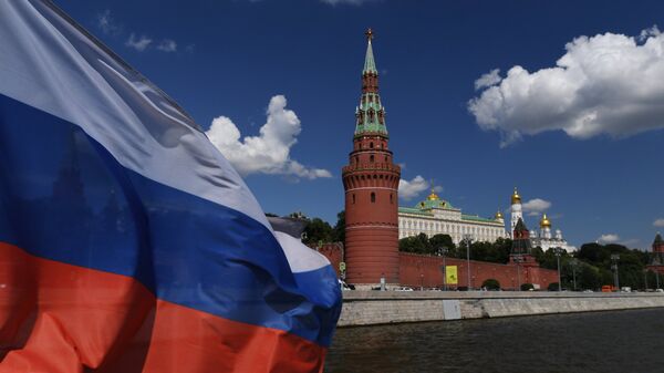 Le Kremlin de Moscou et le drapeau russe - Sputnik Moldova