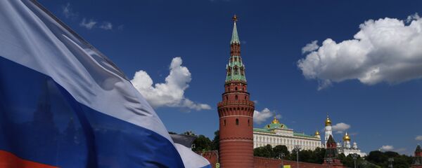 Le Kremlin de Moscou et le drapeau russe - Sputnik Moldova