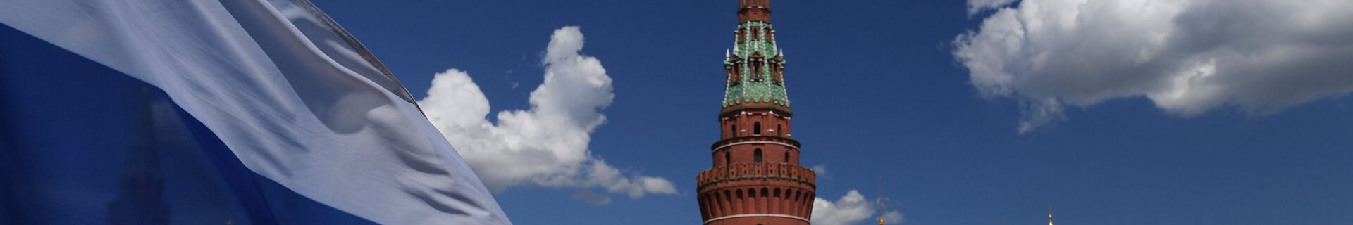 Le Kremlin de Moscou et le drapeau russe - Sputnik Молдова