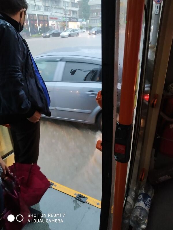 Video: S-a rupt cerul în Capitală – avertizare meteo Video: S-a rupt cerul în Capitală – avertizare meteo - Sputnik Moldova