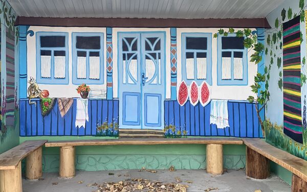 Stații de așteptare pictate în raionul Telenești - Sputnik Moldova