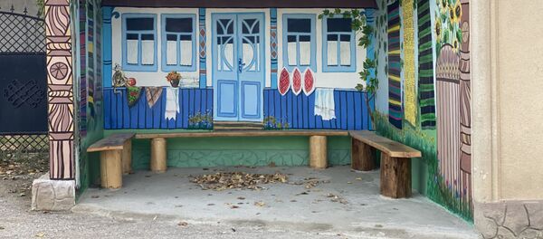 Stații de așteptare pictate în raionul Telenești - Sputnik Moldova