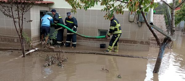 Ploile au făcut prăpăd în mai multe localități - Sputnik Moldova