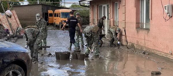 Для ликвидации последствий проливных дождей привлеки Национальную армию - Sputnik Молдова