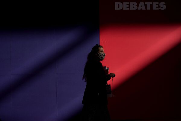 Первые дебаты действующего президента США Дональда Трампа и кандидата в президенты США Джо Байдена в Кливленде, США - Sputnik Молдова