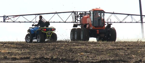 Под рев комбайнов - производители России показали свою сельхозтехнику  - Sputnik Молдова