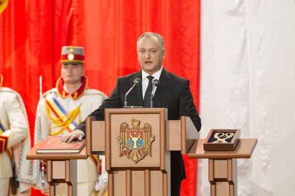 Игорь Додон во время инаугарации на пост главы государства 23 декабря 2016 года - Sputnik Молдова