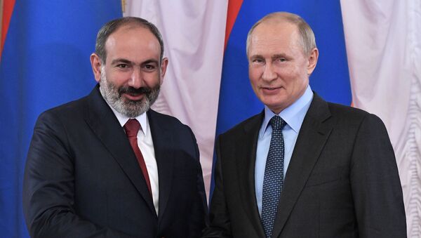 Президент РФ Владимир Путин и премьер-министр Армении Никол Пашинян - Sputnik Moldova-România