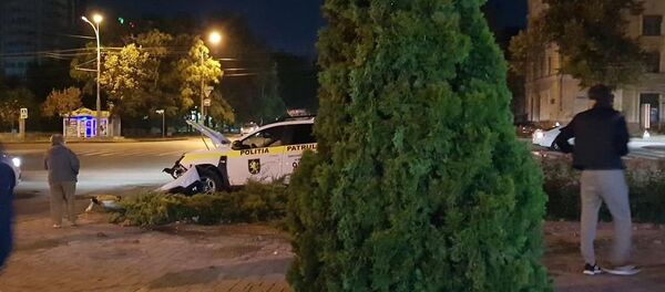 Accident în Capitală cu implicarea unui automobil al Poliției de Patrulare - Sputnik Moldova