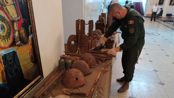 Подготовка экспонатов к передаче в главный военный музей - Sputnik Молдова