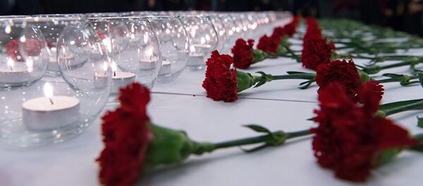 Гвоздики и свечи Гвоздики и свечи - Sputnik Молдова