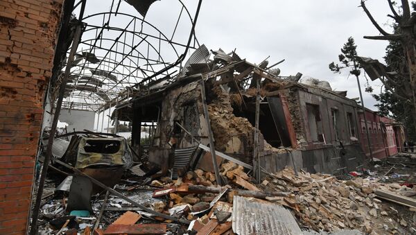 Жилые дома, разрушенные в результате обстрела города Гянджа - Sputnik Moldova-România