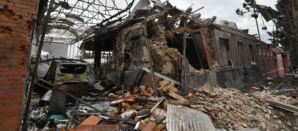 Жилые дома, разрушенные в результате обстрела города Гянджа - Sputnik Moldova-România