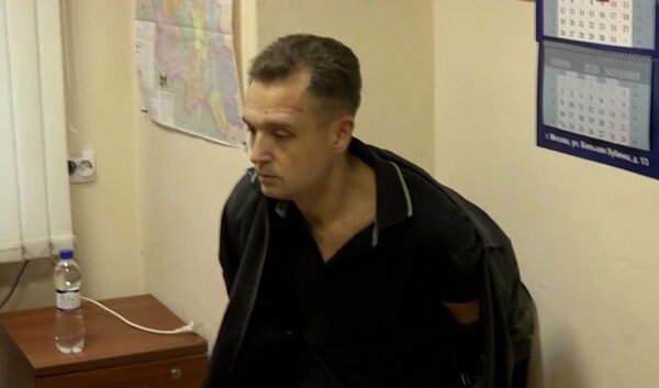 Video: Militar rus, încătușat și acuzat de spionaj Video: Militar rus, încătușat și acuzat de spionaj - Sputnik Moldova