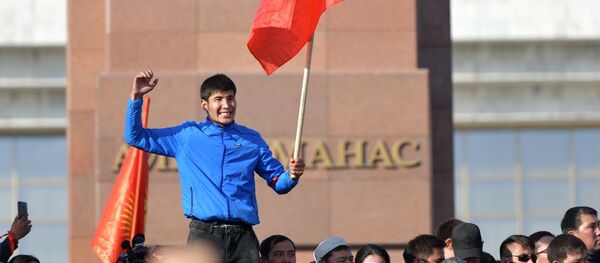 Участники акции протеста в Бишкеке - Sputnik Молдова