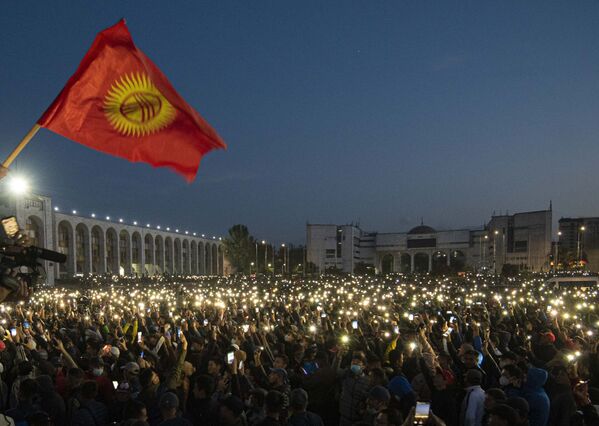 Протесты после парламентских выборов в Бишкеке - Sputnik Moldova-România