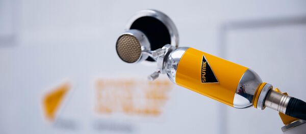 Микрофон в студии радио Sputnik  - Sputnik Moldova