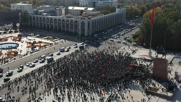 Захват Белого дома и освобождение Атамбаева: ночь протестов в Кыргызстане - Sputnik Молдова