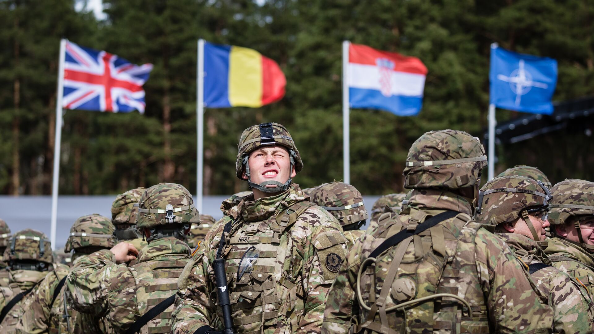 US soldiers are pictured prior the beginning of the official welcoming ceremony of NATO troops in Orzysz, Poland, on April 13, 2017. - Sputnik Moldova-România, 1920, 14.05.2022