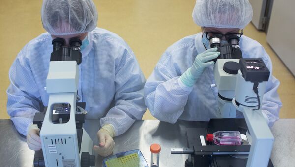 Производство вакцины от COVID-19 на фармацевтическом заводе Биннофарм - Sputnik Moldova-România