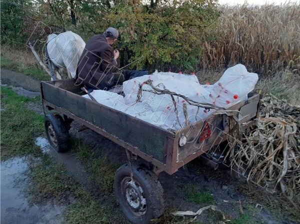 Video, Foto - Asta-i culmea: Contrabandă, cu căruța Video, Foto - Asta-i culmea: Contrabandă, cu căruța - Sputnik Moldova
