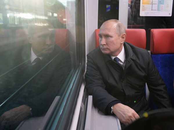 Владимир Путин во время поездки на Иволге по МЦД - Sputnik Moldova-România