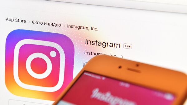 Иконка социальной сети Instagram на экране ноутбука - Sputnik Moldova-România