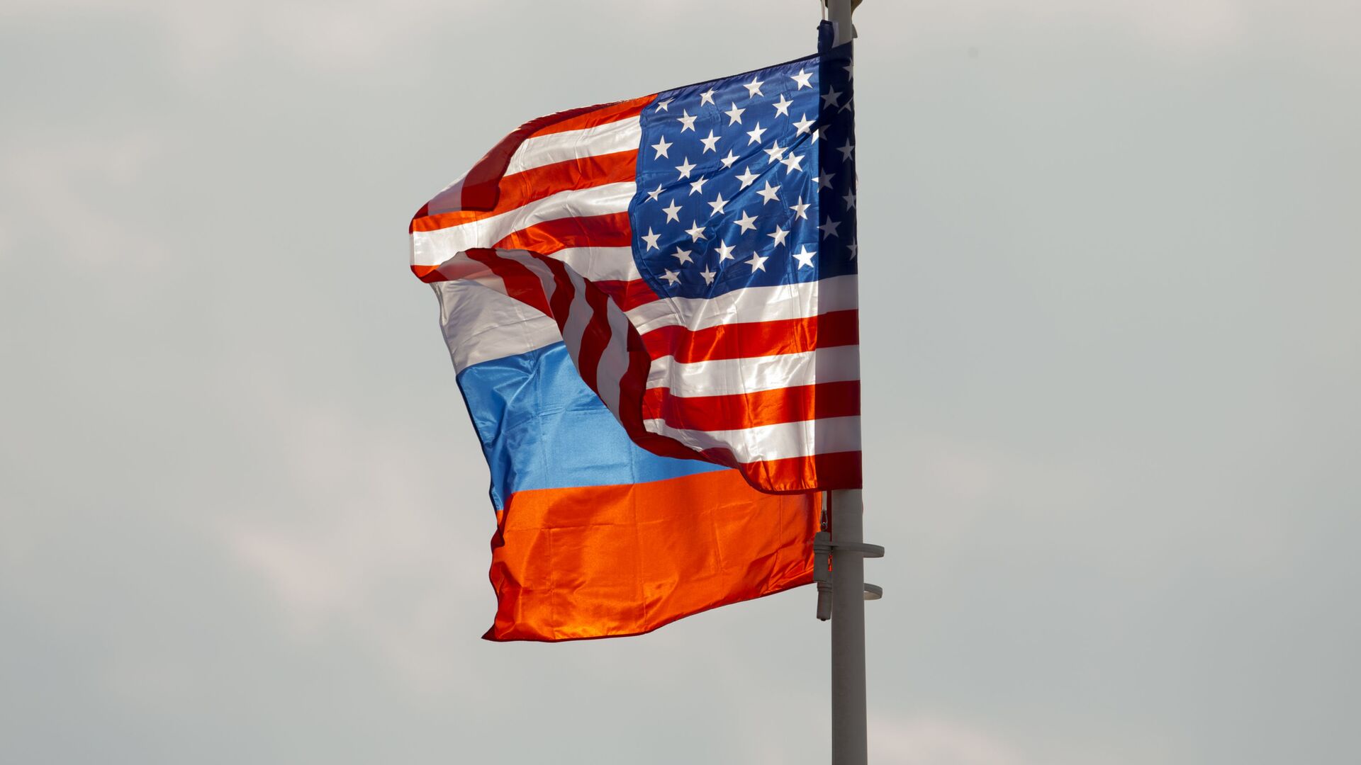 Les drapeaux russe et américain - Sputnik Moldova-România, 1920, 10.04.2021