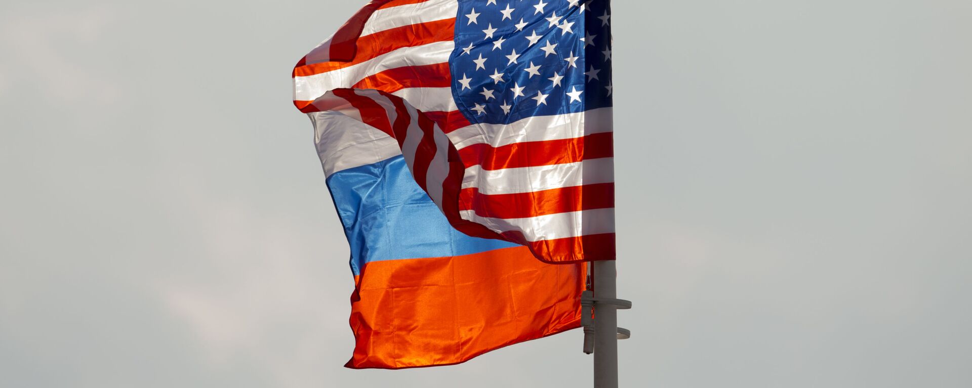 Drapelele rus și american  - Sputnik Moldova, 1920, 16.10.2022