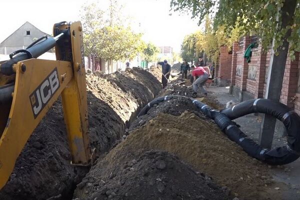 Foto: Soluția găsită pentru subsolurile inundate din Comrat Foto: Soluția găsită pentru subsolurile inundate din Comrat - Sputnik Moldova