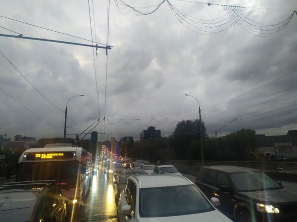 Video: Prăpăd în Capitală: Oameni blocați de ape, circulația paralizată - Sputnik Moldova