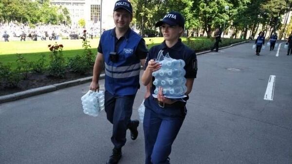 Foto - Negociatori în epoleți: Istoria unei polițiste Foto - Negociatori în epoleți: Istoria unei polițiste - Sputnik Moldova