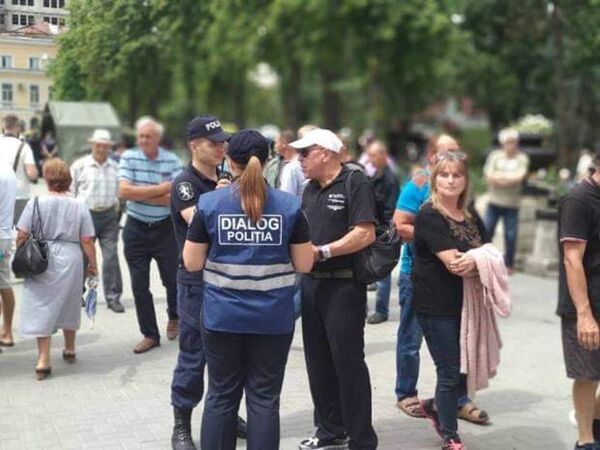 Foto - Negociatori în epoleți: Istoria unei polițiste Foto - Negociatori în epoleți: Istoria unei polițiste - Sputnik Moldova