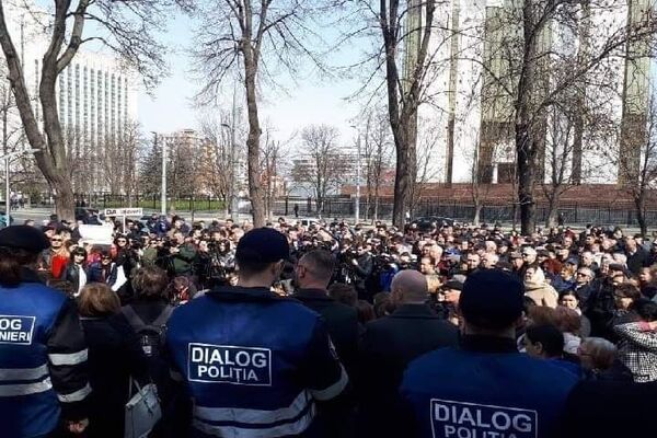Foto - Negociatori în epoleți: Istoria unei polițiste Foto - Negociatori în epoleți: Istoria unei polițiste - Sputnik Moldova