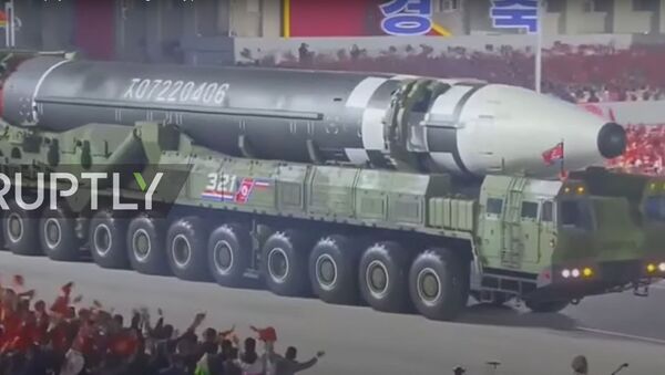 Военные КНДР показали на параде новую баллистическую ракету - Sputnik Молдова