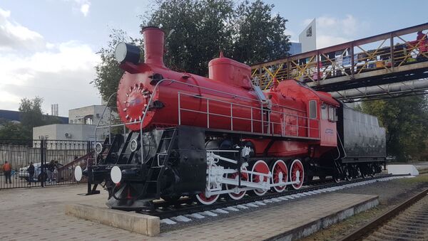 Паровоз-памятник на железнодорожном вокзале Кишинева привели в порядок - Sputnik Молдова