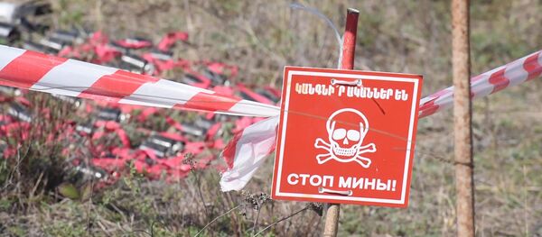 Как в Арцахе уничтожаются неразорвавшиеся кассетные боеприпасы и снаряды от Града - Sputnik Молдова