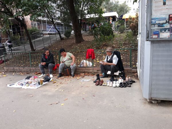 Bucureștiul în pandemie. Bătrâni care își vând lucrurile din casă - Sputnik Moldova-România