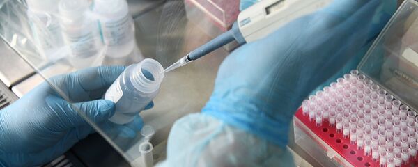 Сотрудница Центра гигиены и эпидемиологии в Забайкальском крае за работой - Sputnik Moldova-România