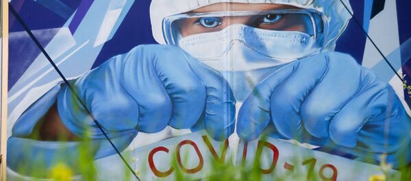 Граффити в поддержку медработников в борьбе с COVID-19, появившееся на ул. Кирова в Красногорске рядом с городской больницей №1 Граффити в поддержку медработников в борьбе с COVID-19, появившееся на ул. Кирова в Красногорске рядом с городской больницей №1 - Sputnik Молдова