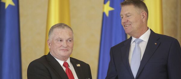 Klaus Iohannis și Adrian Zuckerman - Sputnik Moldova-România