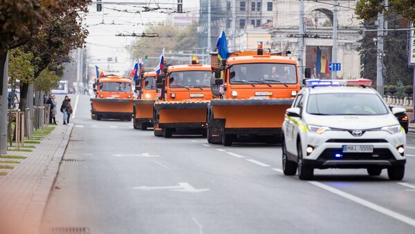 В Кишинев из Москвы прибыли пять спецавтомобилей, оборудованных для уборки снега - Sputnik Молдова