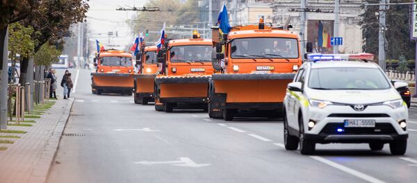 В Кишинев из Москвы прибыли пять спецавтомобилей, оборудованных для уборки снега - Sputnik Молдова