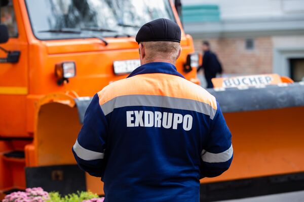 Muncitorii de la Exdrupo s-au bucurat că vor munci cu mașini moderne  - Sputnik Moldova
