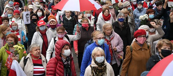 Участники акции протестов пенсионеров в Минске Участники акции протестов пенсионеров в Минске - Sputnik Moldova-România