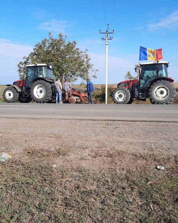 Agricultorii au ieșit din nou la proteste: Iată ce solicită Agricultorii au ieșit din nou la proteste: Iată ce solicită - Sputnik Moldova