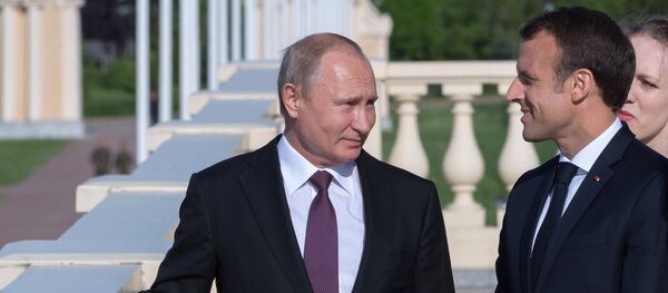 Vladimir Putin and Emmanuel Macron - Sputnik Moldova