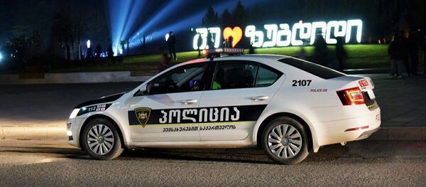 Машина патрульной полиции в Зугдиди. В Грузии борются с коронавирусом Машина патрульной полиции в Зугдиди. В Грузии борются с коронавирусом - Sputnik Молдова