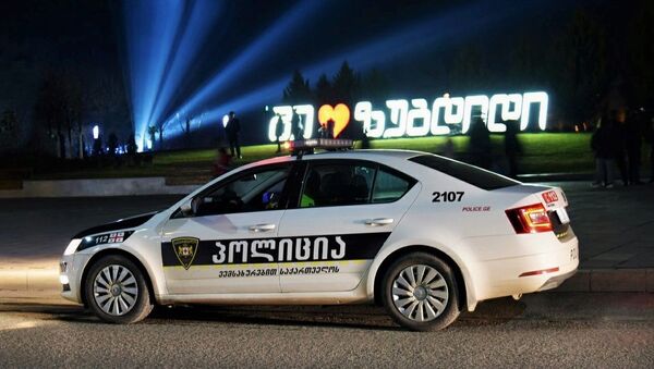 Машина патрульной полиции в Зугдиди. В Грузии борются с коронавирусом - Sputnik Молдова